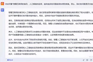 加维膝盖受伤被换下，离场时表情十分痛苦双手掩面？